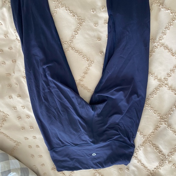 Navy blue size 6 aligns 25” - Picture 3 of 4